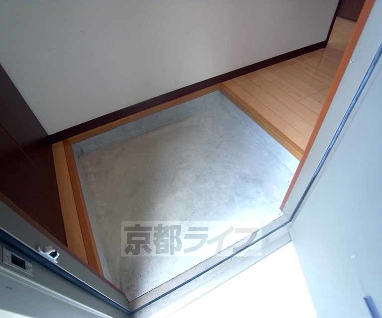 玄関　玄関の踏み込み部分です。