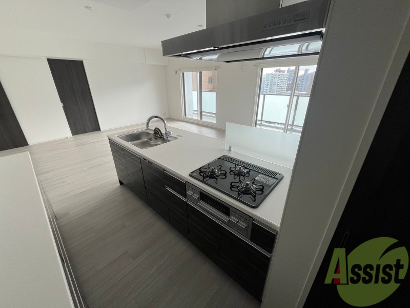 キッチン　３口システムキッチンですのですぐにお料理に使えます！