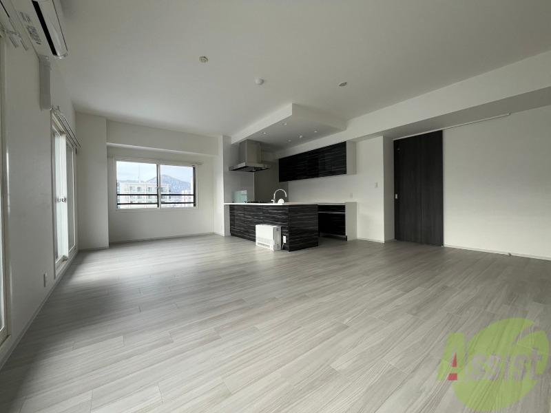 居室・リビング　広くてキレイなお部屋が広がっていて、充実した生活が送れそう。