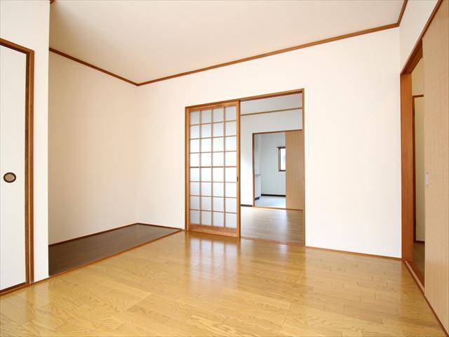 居室・リビング　松山市土手内　第３春日ハイツ　南側洋室６帖
