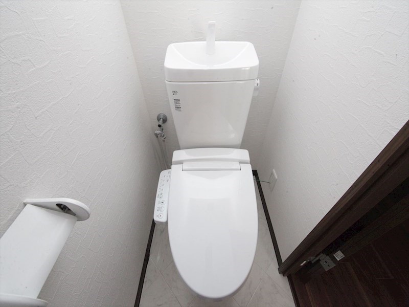 トイレ　温水洗浄暖房便座付トイレ