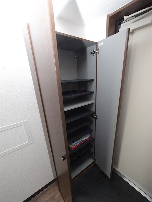 玄関　玄関　シューズボックス付（収納充実してます）