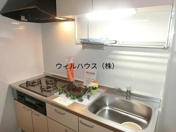 キッチン　３口コンロ付きシステムキッチン！