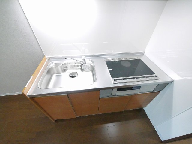 キッチン　コンパクトなキッチンで掃除もラクラク