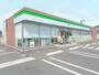 コンビニ　ファミリーマート（コンビニ）まで750m