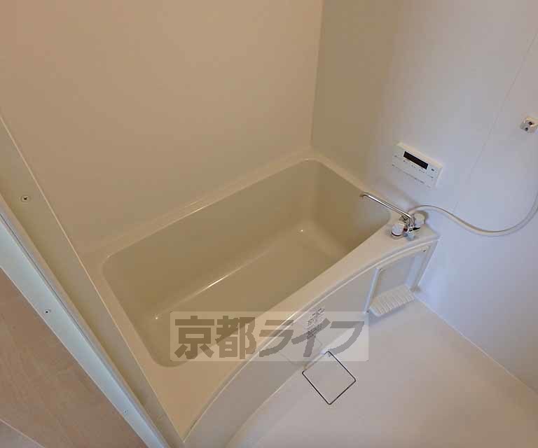 バス・シャワールーム　大きな浴槽になります。