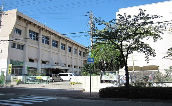 中学校　笹原中学校（中学校）まで642m