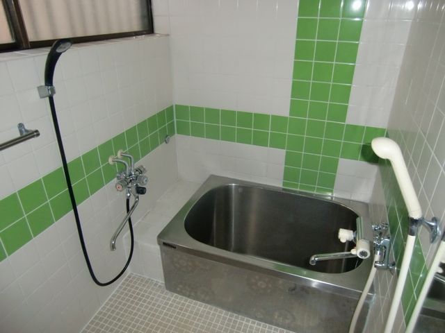 バス・シャワールーム　窓のある浴室