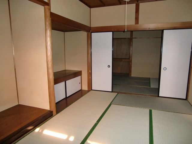 居室・リビング　１階の６帖の和室