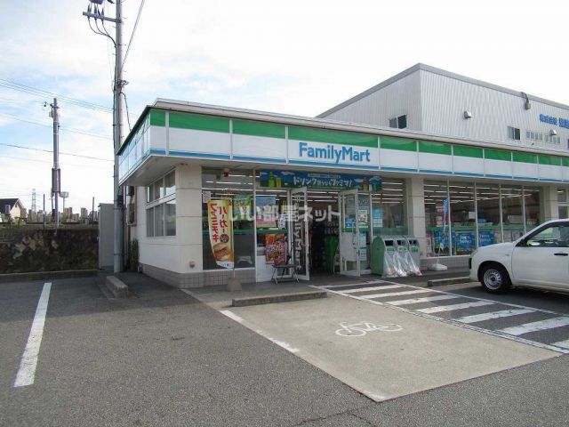 コンビニ　ファミリーマート姫路中島店（コンビニ）まで957m