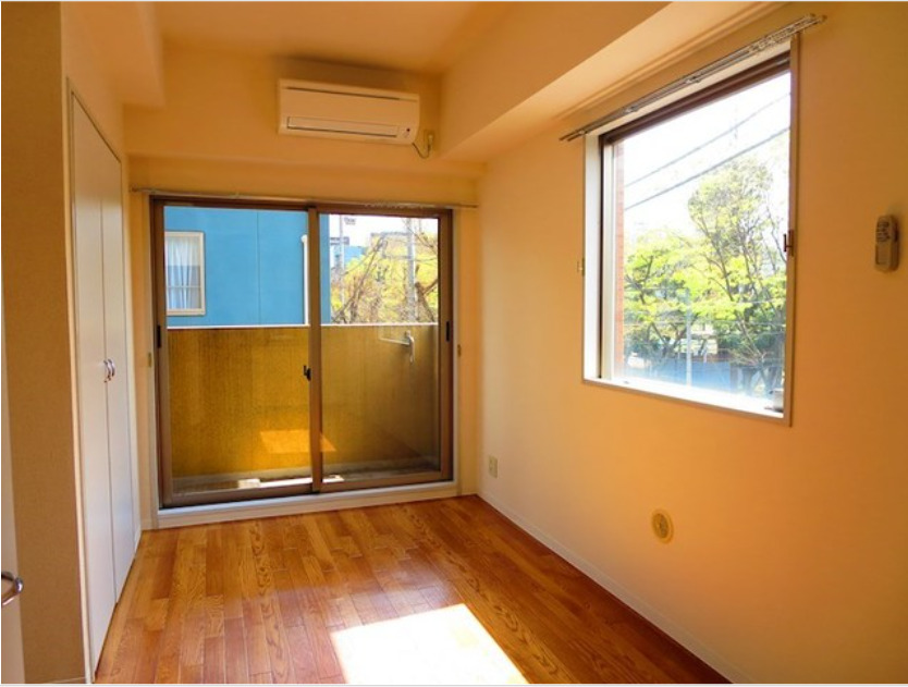 居室・リビング　こちらの居間で趣味の時間をお楽しみください