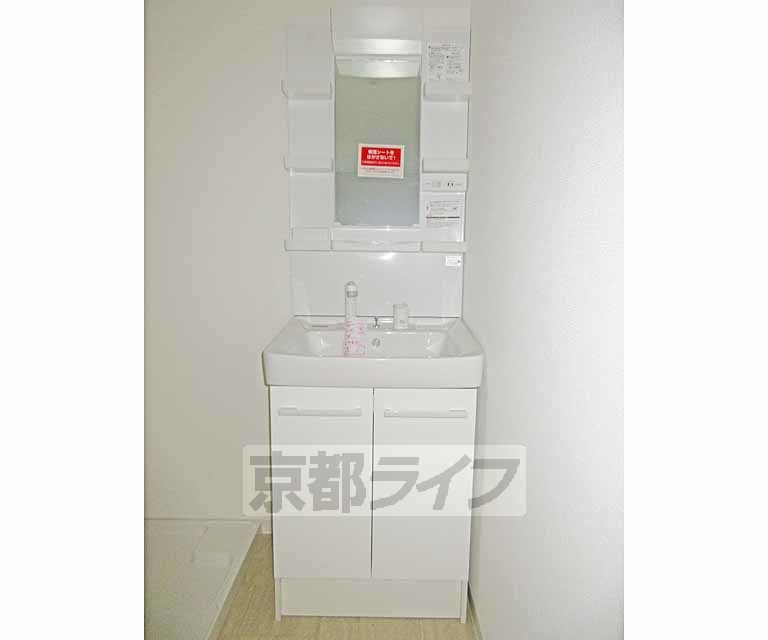 洗面設備　独立洗面台です・