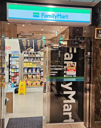 コンビニ　ファミリーマート アパホテル御堂筋本町駅タワー店（コンビニ）まで544m