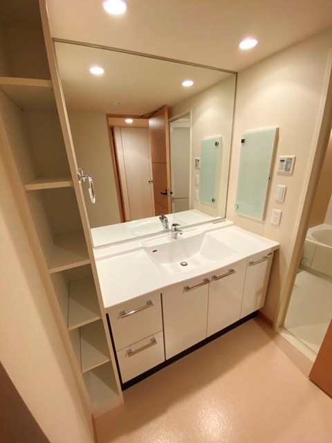 洗面設備　※写真は同タイプ住戸です。