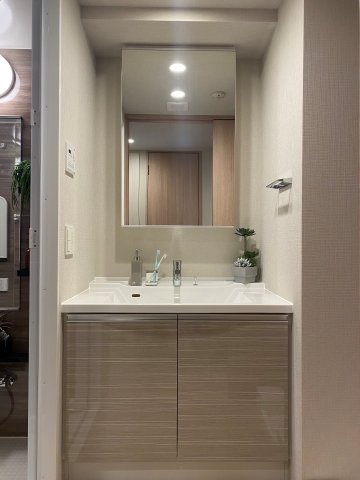 洗面設備　使いやすい独立洗面台です