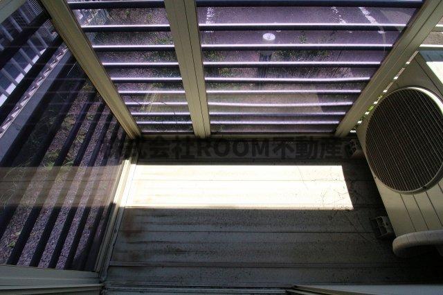 バルコニー　暖かな日差しのふりそそぐバルコニー