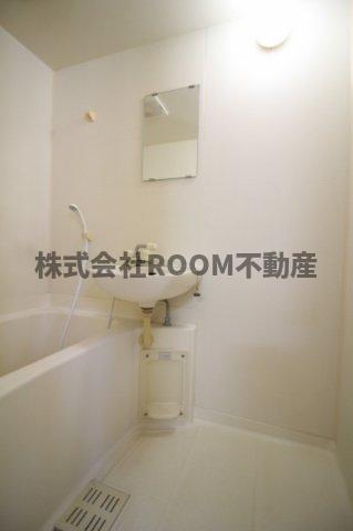 バス・シャワールーム　落ち着いた空間のお風呂です