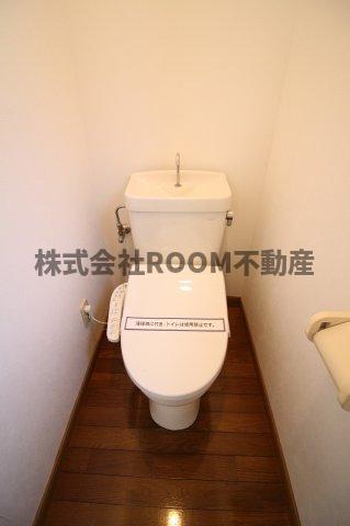 トイレ　落ち着いた色調のトイレです