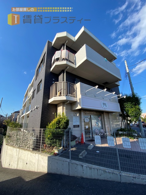 建物外観　江戸川を望みながら・・・