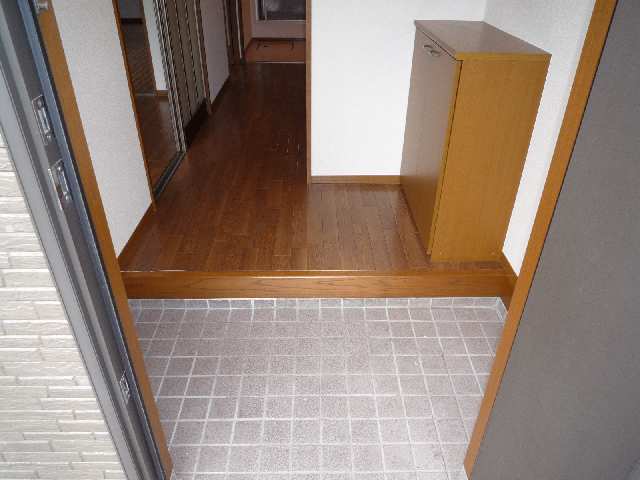 玄関　同型タイプ（左右対称）