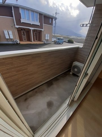 バルコニー　陽当たり良好なバルコニーです