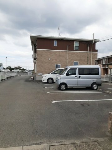 駐車場　駐車場に車を止められます