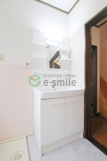 洗面設備　使いやすい独立洗面台です