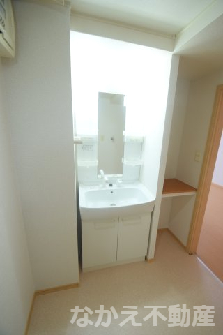 洗面設備　コンパクトで使いやすい洗面所