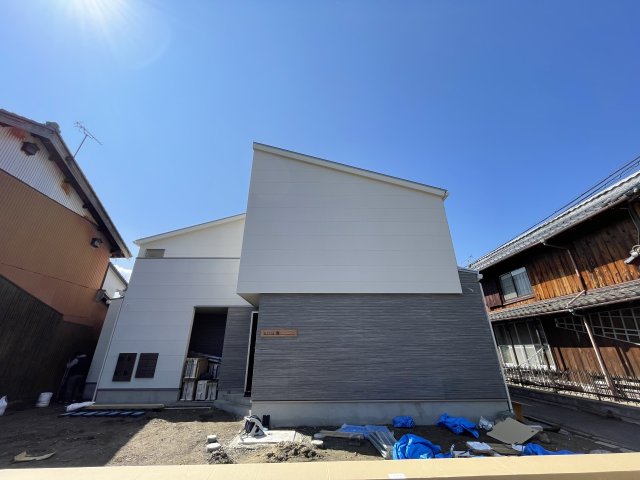 建物外観　建築中