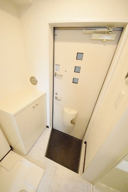 玄関　同物件別部屋