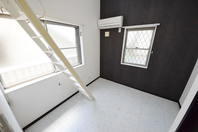 居室・リビング　同物件別部屋