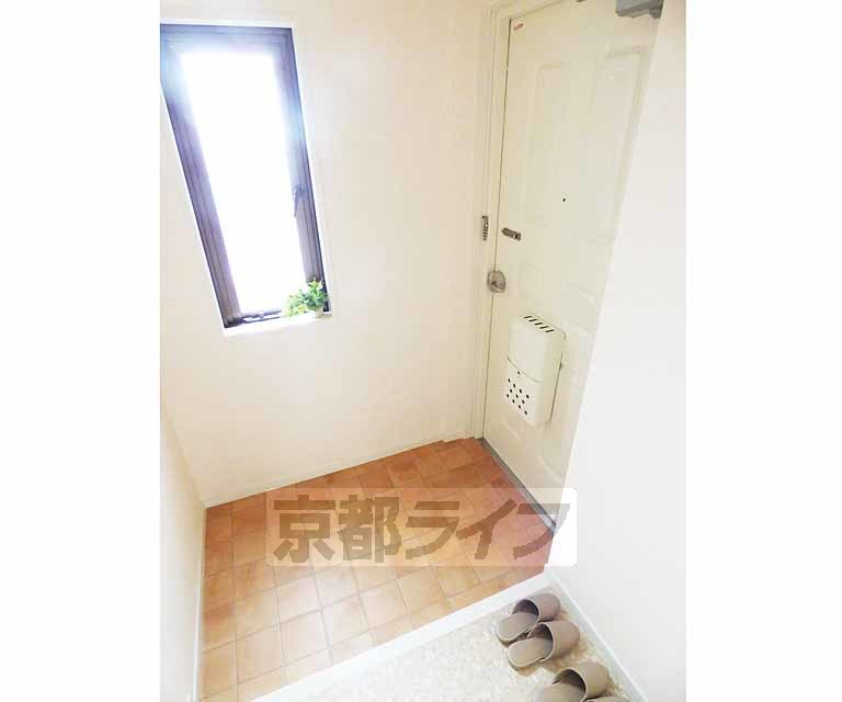 玄関　広々していて綺麗です。