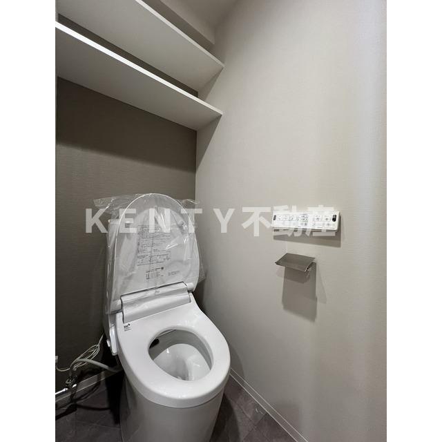 トイレ　落ち着いた色調のトイレです