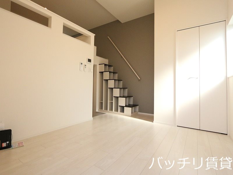 居室・リビング　別号室タイプの為、現状を優先致します。