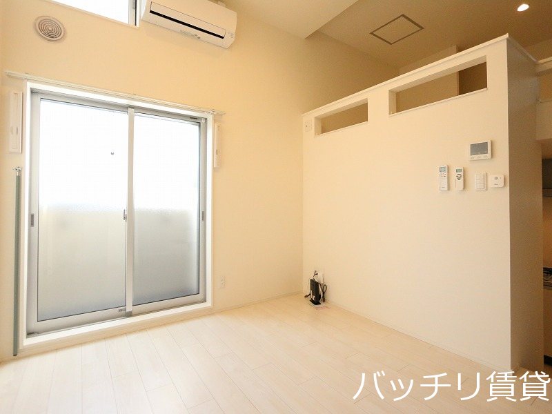 バルコニー　別号室タイプの為、現状を優先致します。