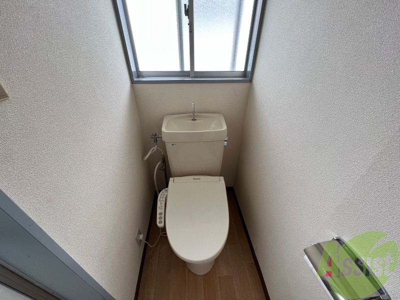 トイレ　温水洗浄便座付きのトイレは、使用しやすくうれしいですね。