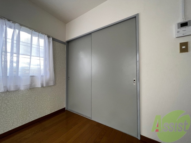 収納　洋室にある収納スペースは十分な広さがあると思います。