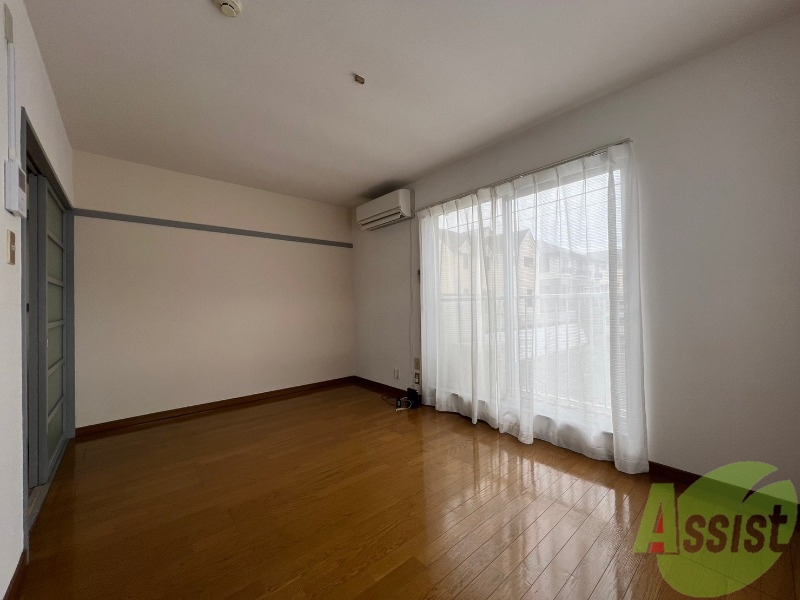 その他部屋・スペース　寝室としてもスペースに余裕があり、陽当たりが良いですね。