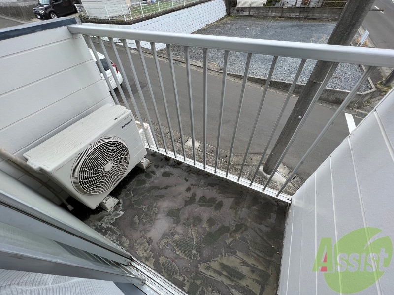 バルコニー　このバルコニースペースは洗濯物も問題なく干せそうですね。