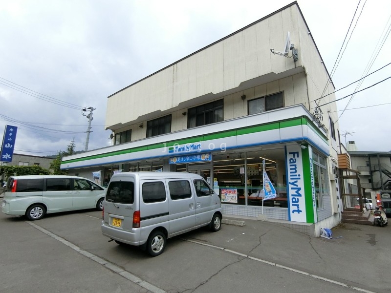 コンビニ　ファミリーマート定山渓店（コンビニ）まで649m