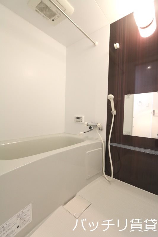 バス・シャワールーム　別号室タイプの為、現状を優先致します。