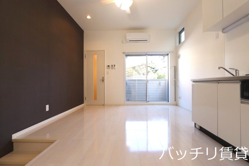 バルコニー　別号室タイプの為、現状を優先致します。