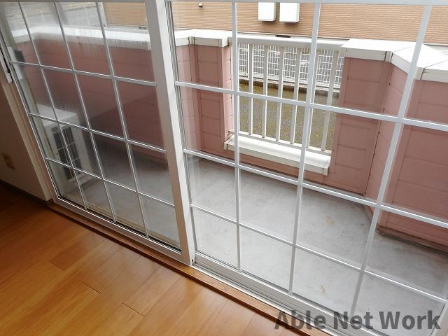 バルコニー　日当たりの良いバルコニー