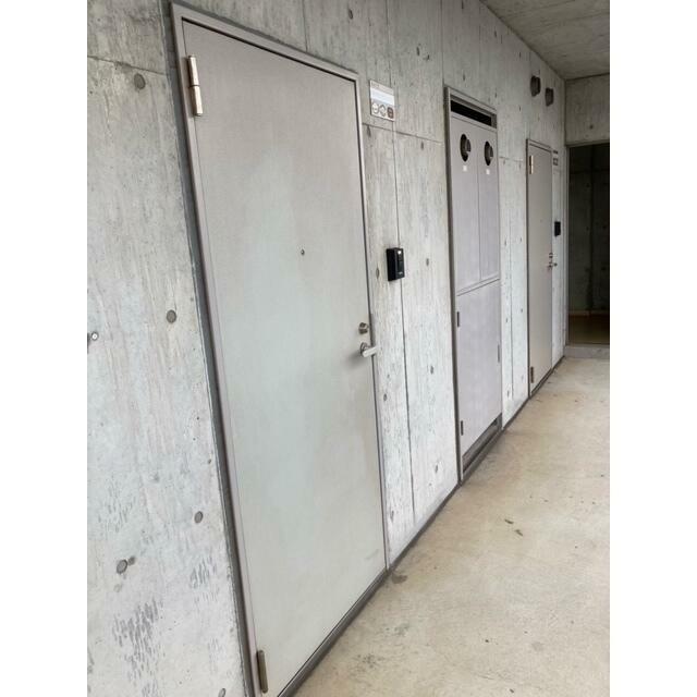 玄関　玄関ドア