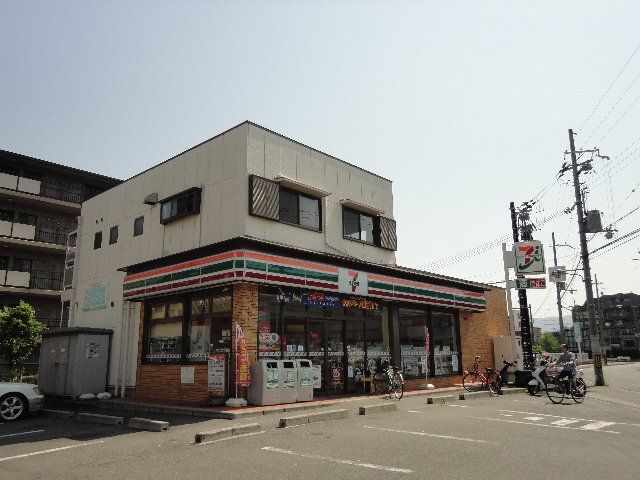 コンビニ　セブンイレブン京都桂上野店（コンビニ）まで198m