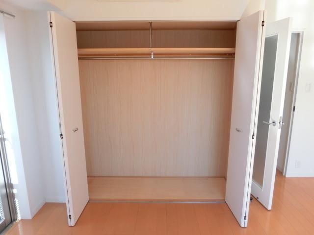その他設備　奥行きのあるクローゼット
