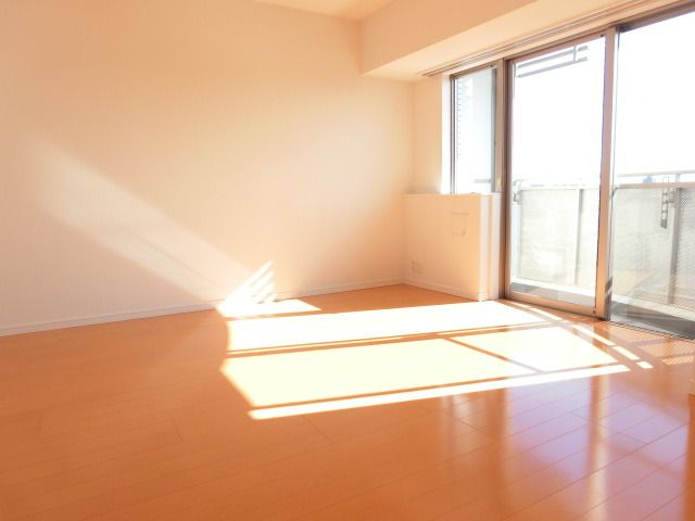 居室・リビング　10帖　南向き角部屋　日当り良好