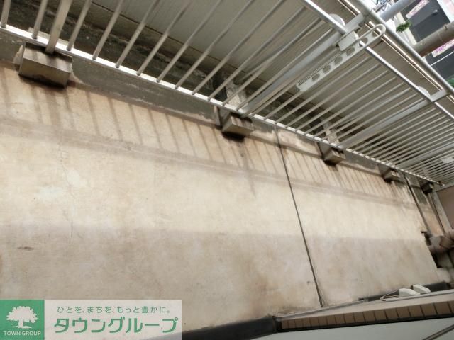 バルコニー　広々としたバルコニー