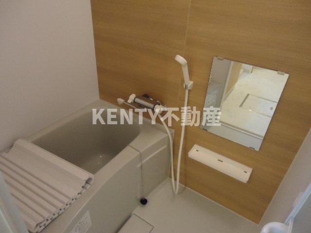 バス・シャワールーム　落ち着いた空間のお風呂です