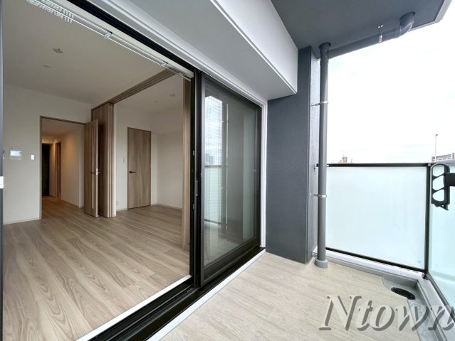 バルコニー　外からの目が気にならないバルコニーで洗濯物が干せます